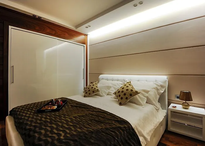 Main Street And Pensionat Zadar