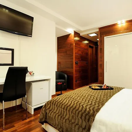 Gostinjska kuća Main Street And 4*