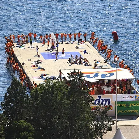 主街一室公寓及客房 4* 扎达尔