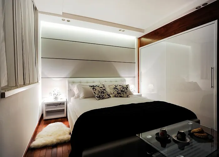 Main Street And Pensión